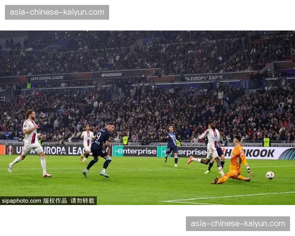 现场：姆巴佩半场伤退，巴黎圣日耳曼对阵勒沃库森比赛突发变数