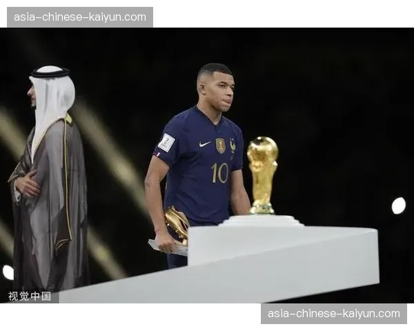 姆巴佩欧冠13球领跑射手榜，法国前锋瞄准金靴奖